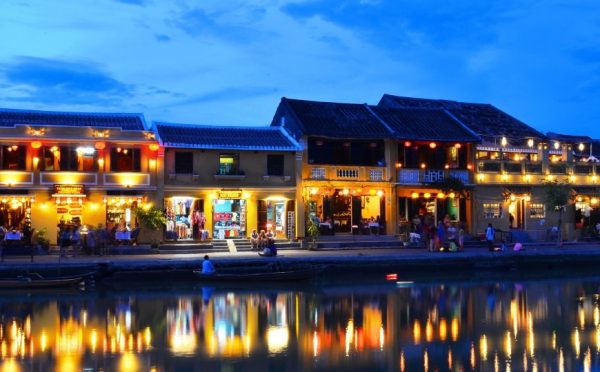 Hoian Walking City Tour – Boat Ride – Release Flower Lantern