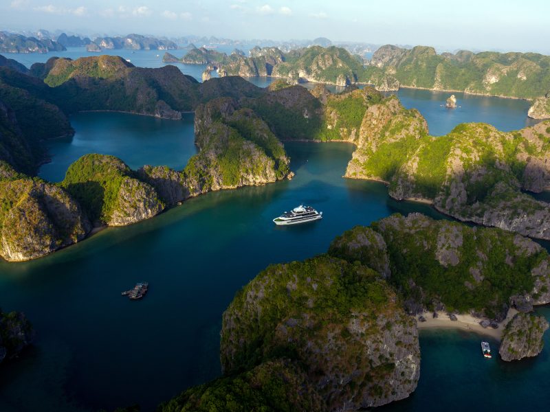 VIET NAM ITINERARY 15 DAYS 14 NIGHTS IN NORTH, CENTRAL & SOUTH MICHELLE PLAN